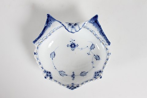 Royal Copenhagen
Blue fluted full lace
Clam bowl 1/1075