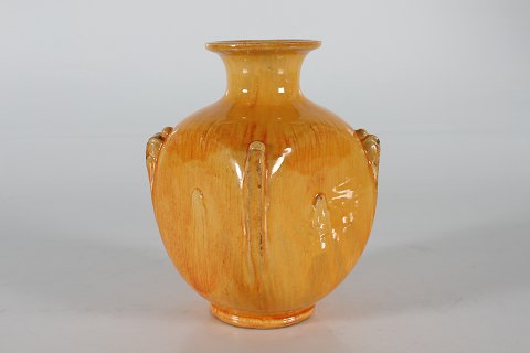 Herman A. Kähler
Vase with uranium glaze
