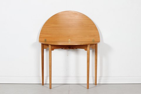 Hans J. Wegner
Round table of
cherry wood
