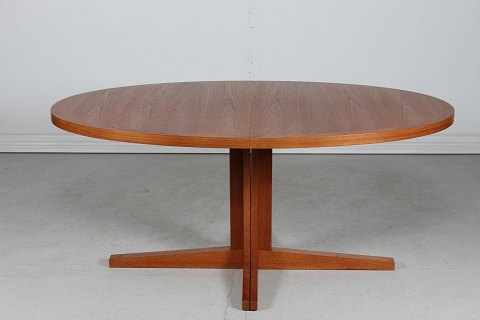 Dyrlund/Skovby MøblerOvalt teaktræsbordmed tillægsplader