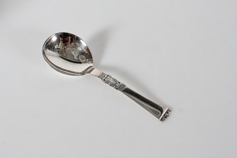 Rigsmønstret Cutlery
Serving spoon
L 18.3 cm